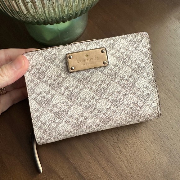Kate Spade ♠️ Iconic Spade Design Wallet - Picture 3 of 10